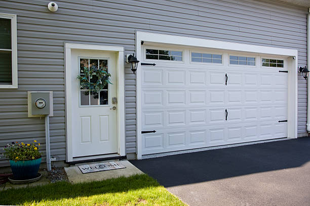 24/7 Emergency Garage Door Panel Replacement experts in Franklin Park, FL